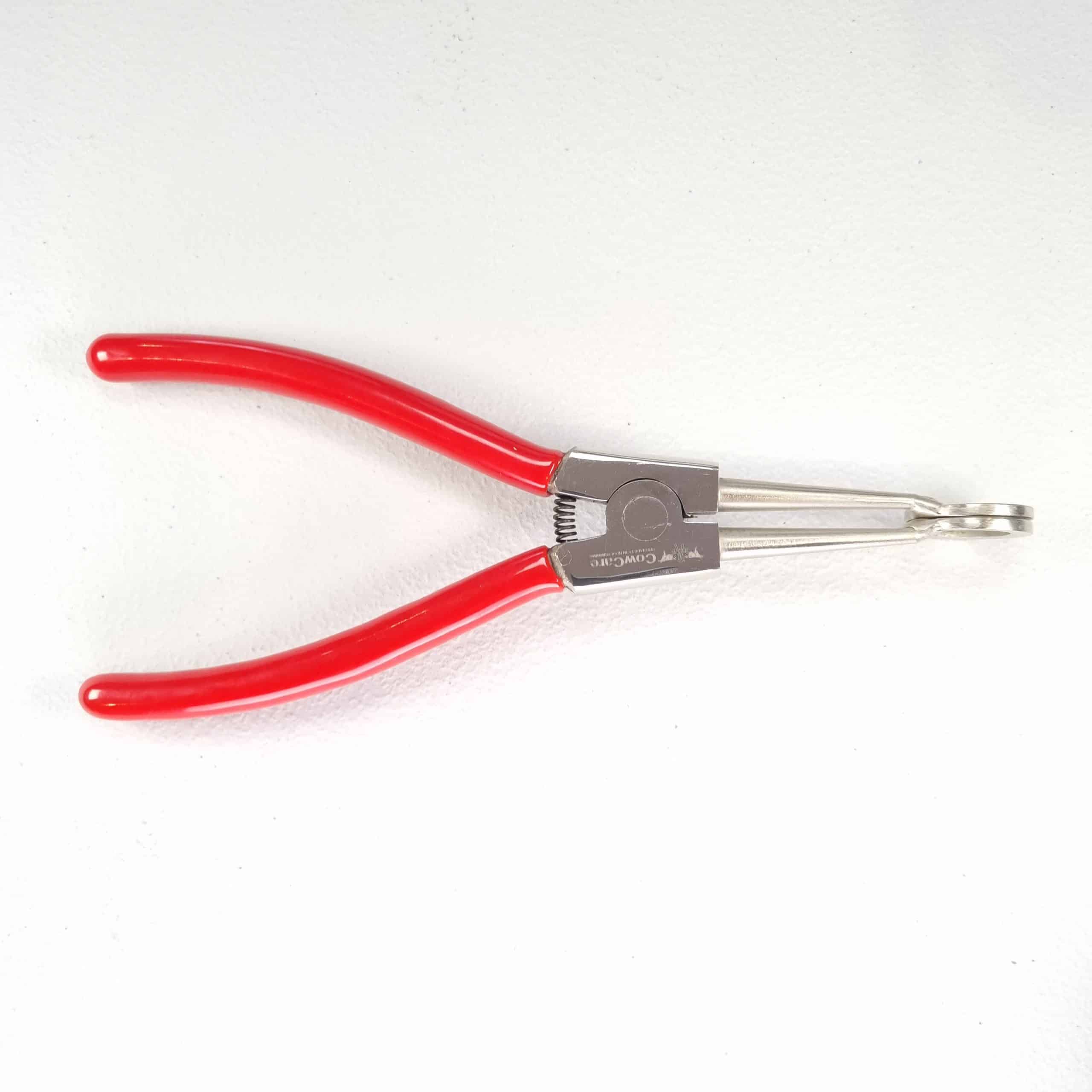 Hoof Spreaders — Cattle Claw Separation Tool 4 Hoof It cattle claw spreader laid flat, showing the red scissor handles, spreading jaws and locking ring